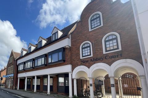 2 bed property, in Old Station Yard, £215,000