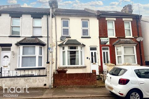 3 bed property, in Sidney Road, £230,000