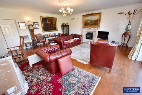 4 bed property, in Stoughton Avenue, £700,000