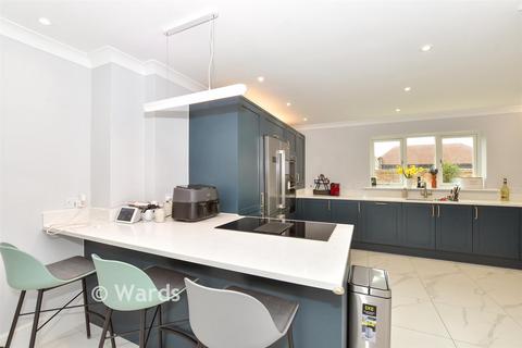 4 bed property, in Bartlets Lane, £675,000