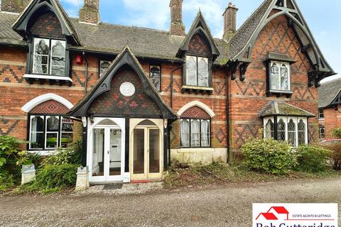 3 bed property, in Hartshill Road, £155,000