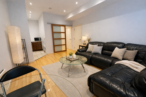 1 bed property, in 1 Joiner Street, £160,000