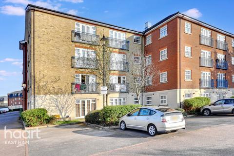 2 bed property, in Queensberry Place, £285,000