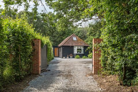 3 bed property, in Horsham Lane, £950,000