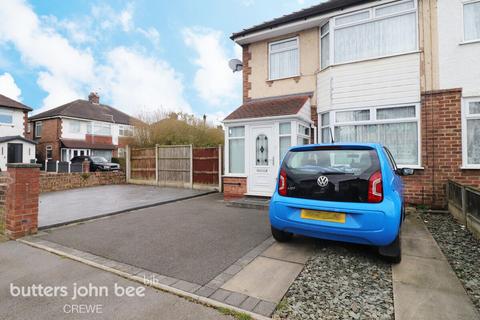 3 bed property, in Newfield Drive, £170,000
