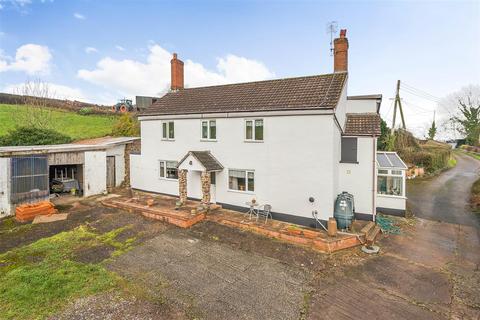 4 bed property, in Seven Crosses, £675,000