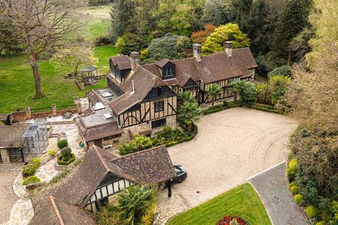 6 bed property, in High Road, £2,500,000