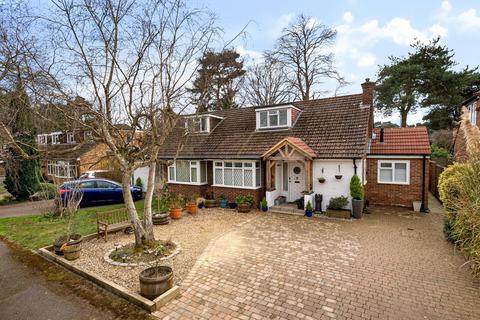 4 bed property, in Blackdown Close, £725,000