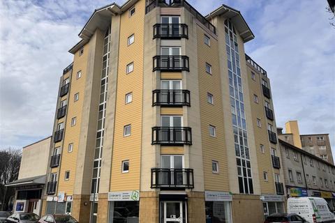 2 bed property, in Lune Street, £80,000