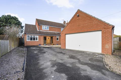 4 bed property, in Main Road, £475,000