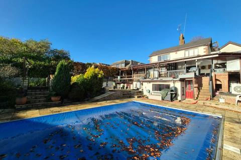 Land, in Kings Road, £1,200,000