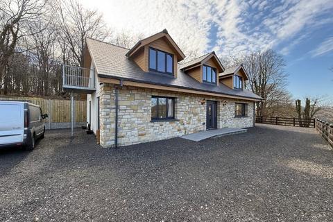 4 bed property, in Capel Dewi, £525,000