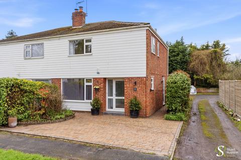 3 bed property, in Sharston Crescent, £399,000