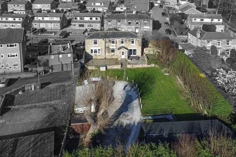 5 bed property, in Horbury Road, £535,000