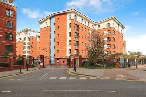 2 bed property, in Millsands, £140,000