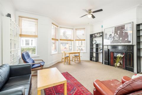 2 bed property, in Bathurst Gardens, £550,000