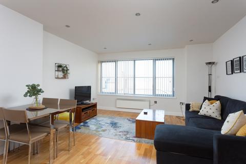 2 bed property, in Peter Lane, £250,000