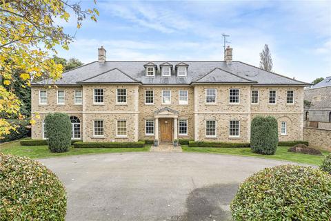 8 bed property, in Golf Lane, £2,950,000