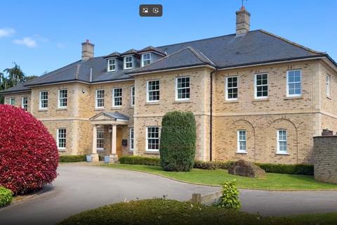 8 bed property, in Golf Lane, £2,950,000