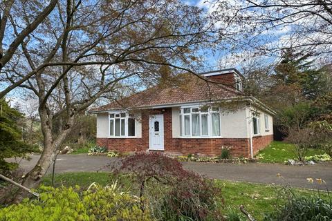 3 bed property, in Taunton TA2, £695,000