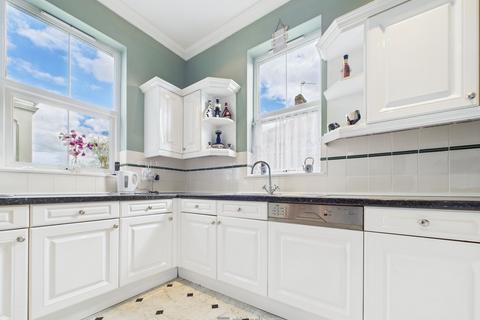 5 bed property, in Campbell Road, £650,000