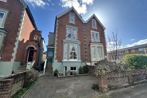 5 bed property, in Campbell Road, £650,000