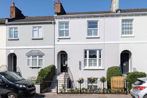 4 bed property, in Hales Road, £550,000