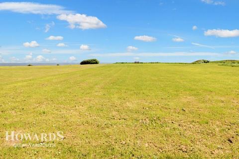 5 bed property, in The Esplanade, £400,000