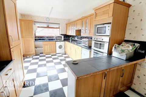 5 bed property, in The Esplanade, £400,000