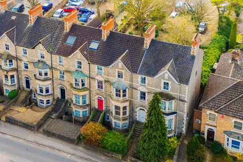 8 bed property, in Bath Road, £700,000