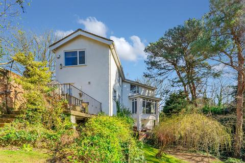3 bed property, in Telegraph Road, £749,000