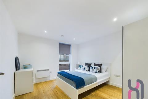 1 bed property, in The Plaza, £152,000