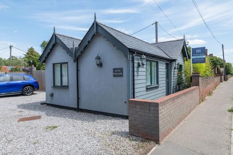 2 bed property, in Little Bungalow, £239,950