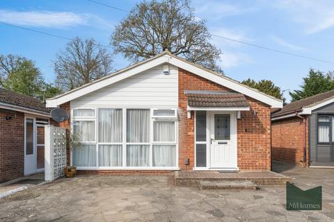 2 bed property, in The Spinney, £650,000