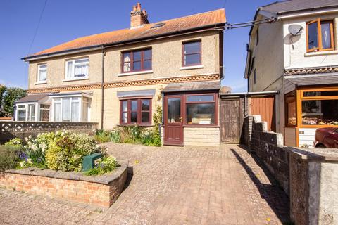 3 bed property, in Greenwood Lane, £250,000