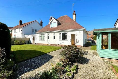 3 bed property, in Broadway, £415,000