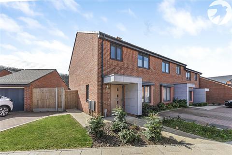 2 bed property, in Kember Close, £375,000