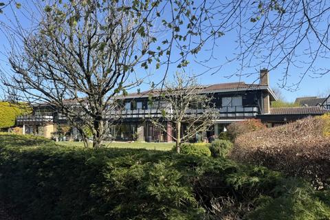 2 bed property, in 11 Lark Valley Court, £350,000