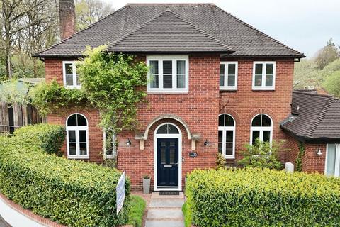 5 bed property, in Tidcombe Lane, £999,999