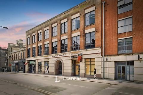 2 bed property, in Apartment 42, £150,000