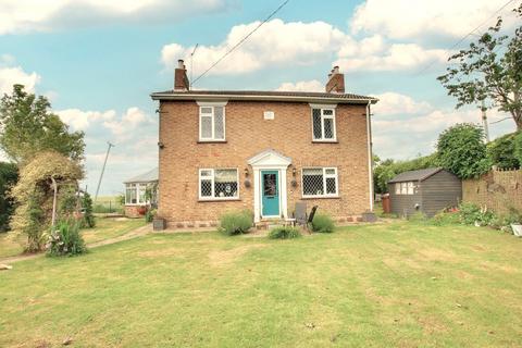 5 bed property, in Whittlesey Road, £450,000