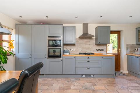 4 bed property, in Old Gloucester Road, £550,000