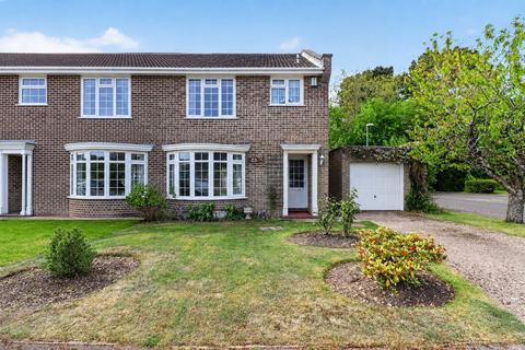 3 bed property, in Burtoncroft, £430,000