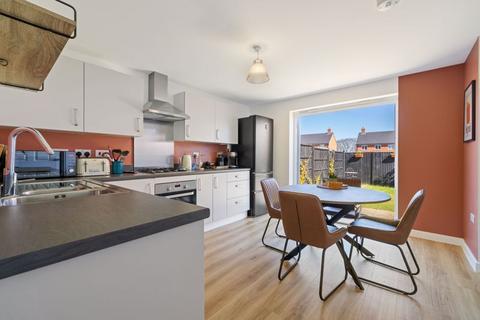 2 bed property, in Gobey Drive, £359,950