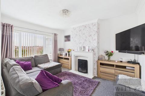 2 bed property, in Park View, £300,000