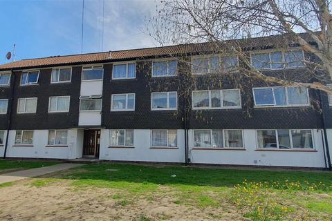 2 bed property, in The Dell, £269,950