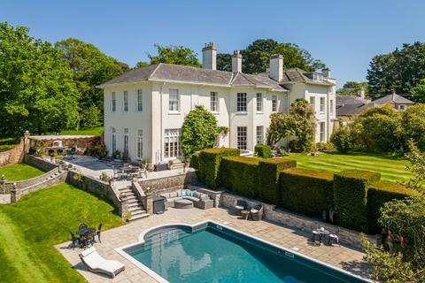 8 bed property, in Brog Street, £4,950,000