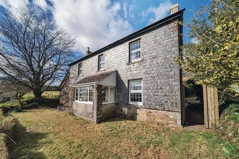 4 bed property, in East Taphouse, £850,000