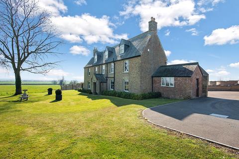 6 bed property, in Manor Farm, £1,500,000