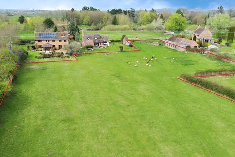 4 bed property, in Elmore Back, £855,000